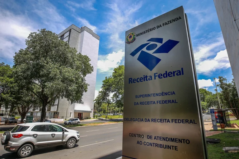 Autuações da Receita Federal atingem r$ 233 bilhões em 2025