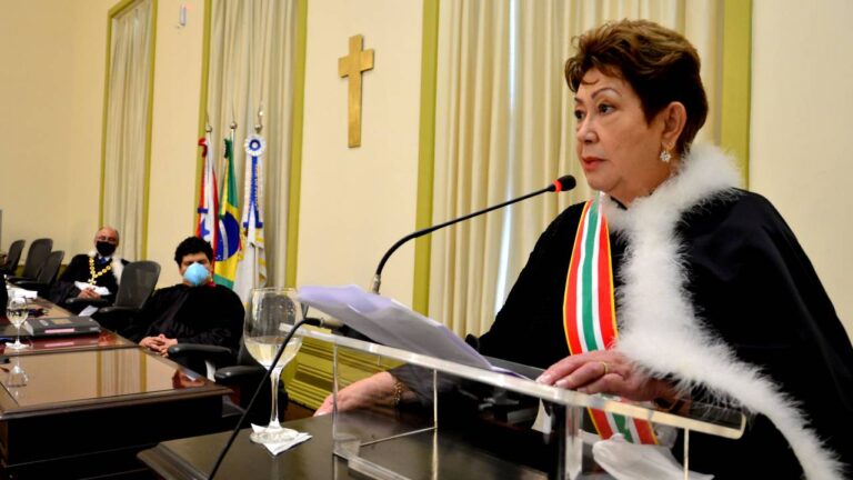 Salário de desembargadora que criticou corte de penduricalhos gera debate