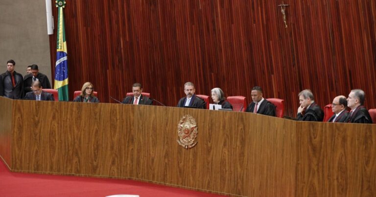 Lei antifacção não restringe voto de presos provisórios em 2026, decide TSE