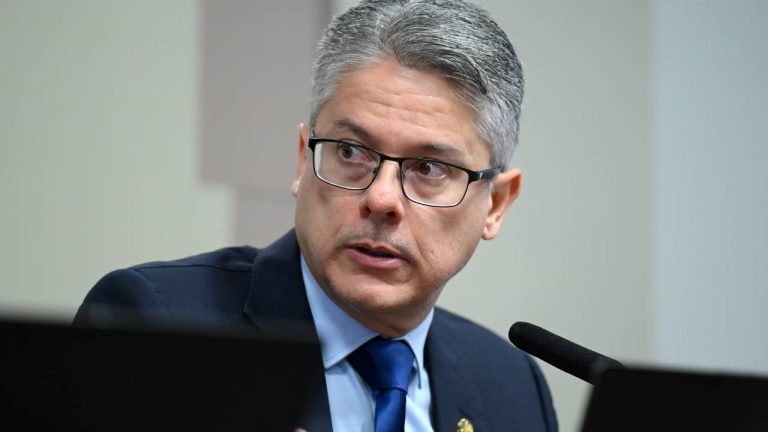 Alessandro Vieira propõe mudança na Constituição para alterar regras do STF