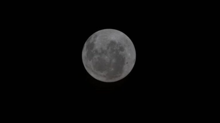 Artemis II capta imagem inédita da bacia orientale na lua