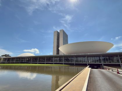 Frentes parlamentares resistem à revogação da taxa das blusinhas