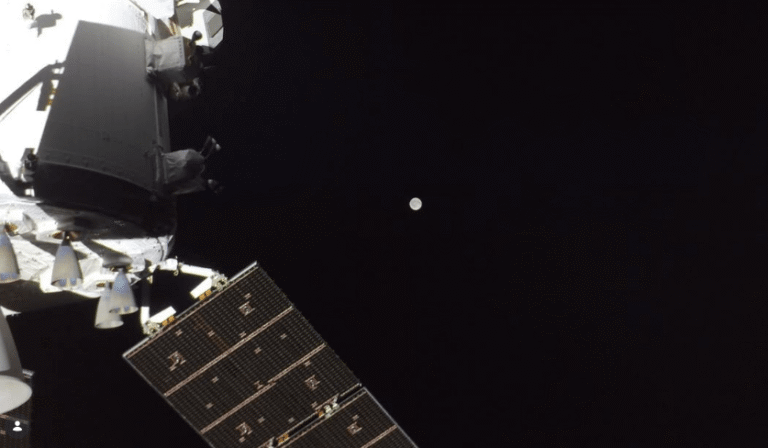 Astronautas da Artemis II alcançam metade do percurso rumo à Lua