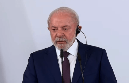 Lula defende fim da escala 6x1 e cita experiência da Espanha