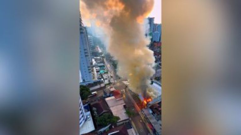 Incêndio atinge supermercado em Recife e gera explosão ouvida por moradores