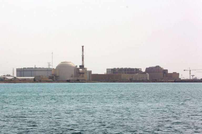 Eua e israel intensificam ataques para conter programa nuclear iraniano