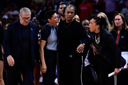Geno Auriemma pede desculpas após conflito com Dawn Staley no basquete feminino dos EUA