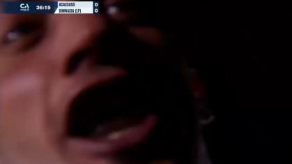 Torcedor chama atenção ao encontrar câmera em jogo da Copa Argentina