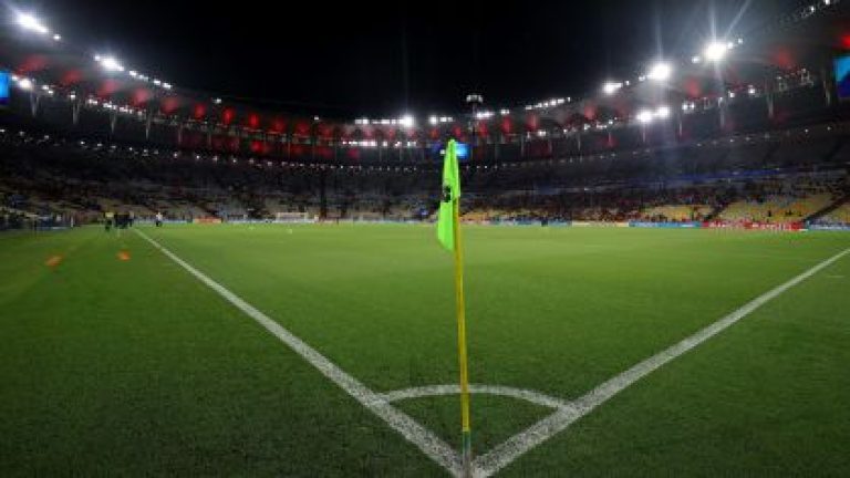 Flamengo e Vitória duelam pela Copa do Brasil no Maracanã
