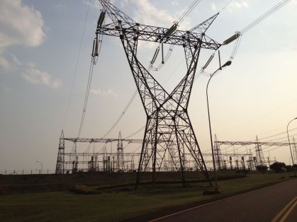 Europa enfrenta aumento de 28 bilhões de dólares em importação de energia devido à guerra no Irã
