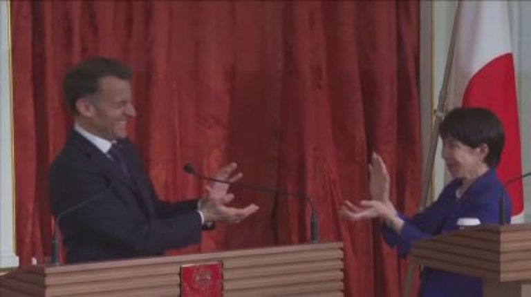 Macron e Sanae Takaichi reproduzem golpe icônico de Dragon Ball em Tóquio