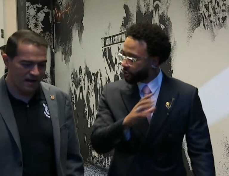 Memphis se reintegra ao Corinthians e enfrenta polêmica antes do clássico