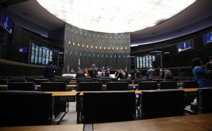Janela partidária amplia bancada do PL e reduz União Brasil na Câmara