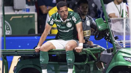 Vitor Roque passa por cirurgia após lesão no tornozelo esquerdo