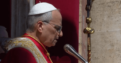 Papa Leão XIV transmite mensagem em português na missa de Páscoa no Vaticano