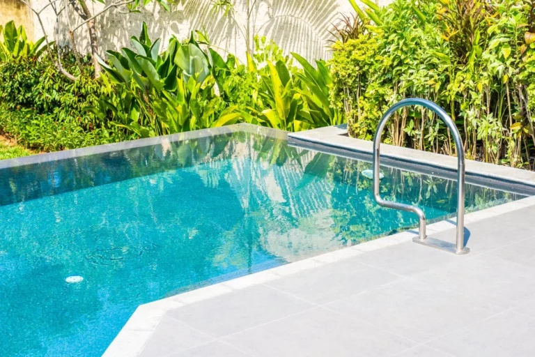 Menino de 3 anos morre afogado após cair em piscina no interior de Mato Grosso