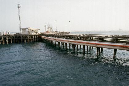 Irã ameaça produção de petróleo no golfo após conflito militar