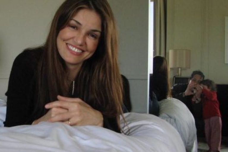 atriz francesa nadia farès morre aos 57 anos após coma em paris
