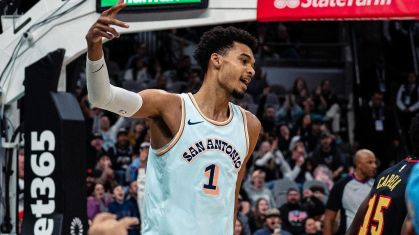 Wembanyama conquista prêmio de defensor do ano na NBA com votação unânime