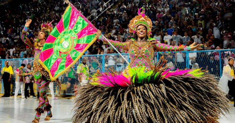 Mangueira celebra 98 anos com programação cultural e social intensa