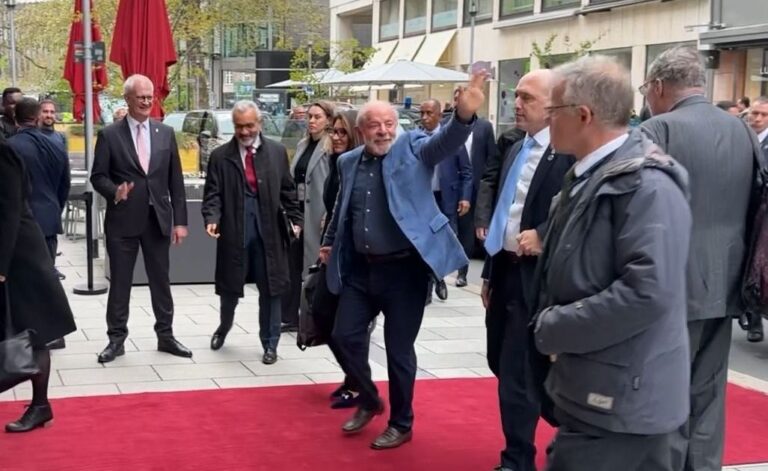 Lula fortalece cooperação econômica e tecnológica durante visita à Alemanha