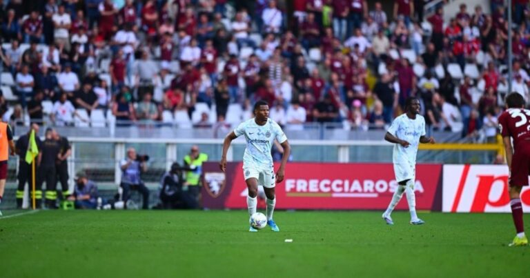 Inter de Milão deixa escapar vitória e adia título na Serie A