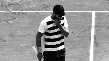 Alcaraz desiste de Roland Garros por lesão no pulso