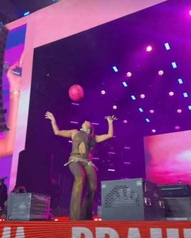 Ana Castela demonstra habilidades no futvôlei durante show em Londrina