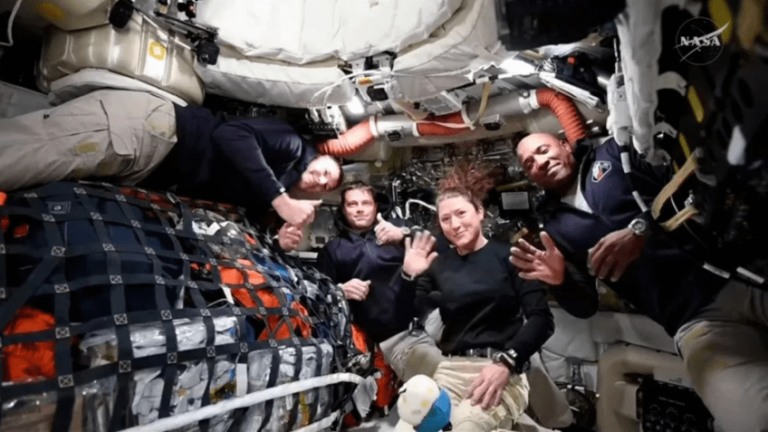 foto da Terra revela avanços da missão Artemis II após 54 anos