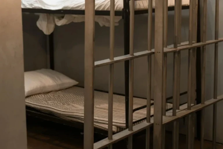 Agente penitenciário acusado de estupro em unidade da Bahia é preso