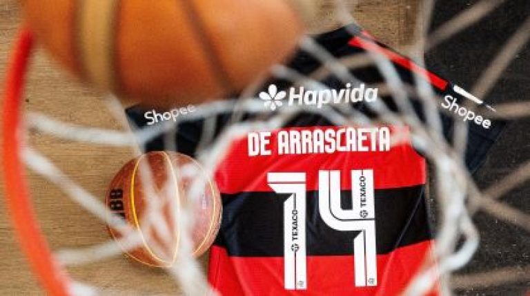 Flamengo homenageia Oscar Schmidt com aposentadoria da camisa 14 no basquete