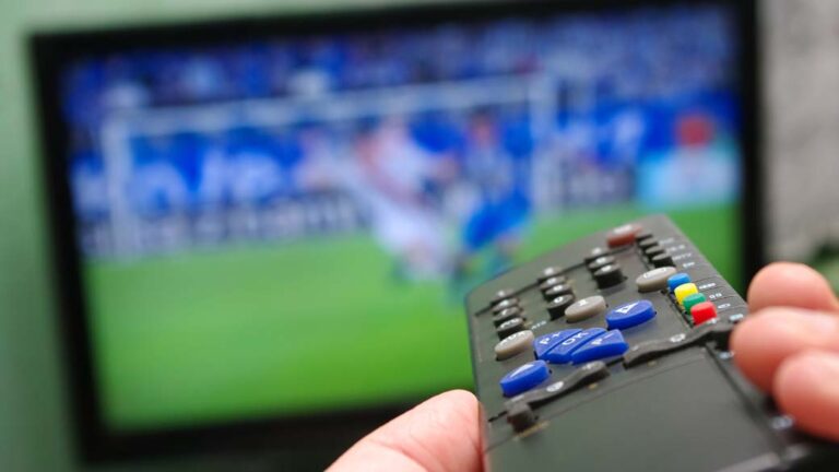 Jogos de futebol movimentam quinta-feira, 9 de abril de 2026, com grandes confrontos ao vivo