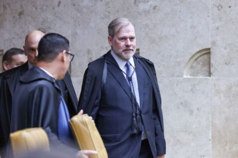 Toffoli pode se declarar impedido no julgamento do ex-presidente do banco de brasília