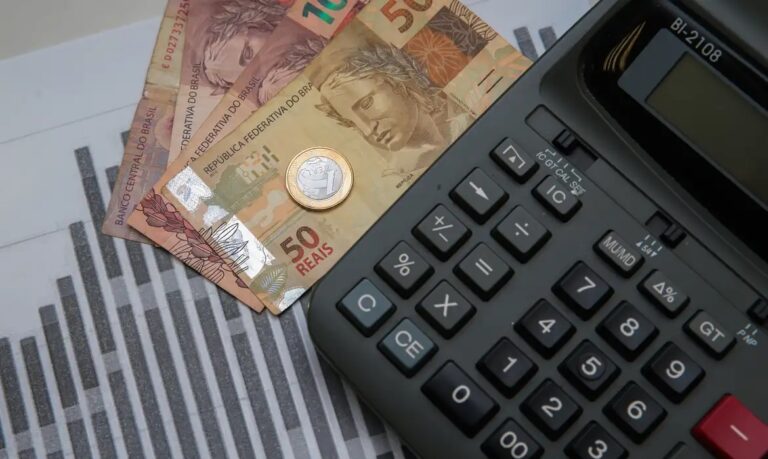 Endividamento das famílias do Paraná registra queda inédita em 10 anos