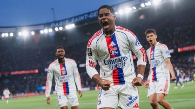 Endrick marca gol decisivo em Lyon contra PSG no Campeonato Francês