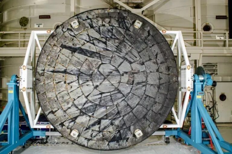 Artemis II enfrenta reentrada crítica na atmosfera terrestre com escudo térmico reforçado