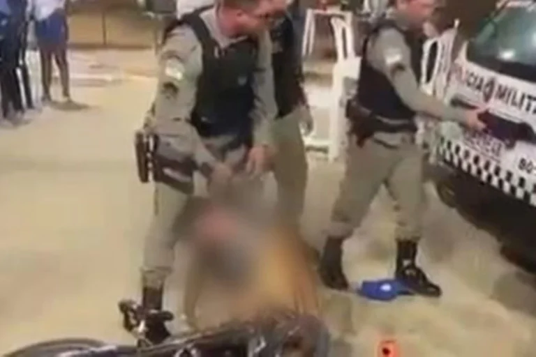Policial dá tapa em homem que desmaia durante abordagem no Rio Grande do Norte