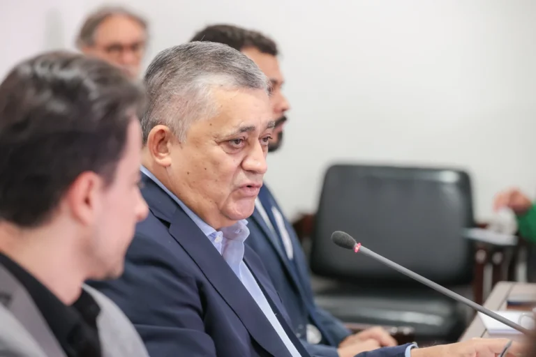 Guimarães propõe aumentar endividamento para salvar economia popular
