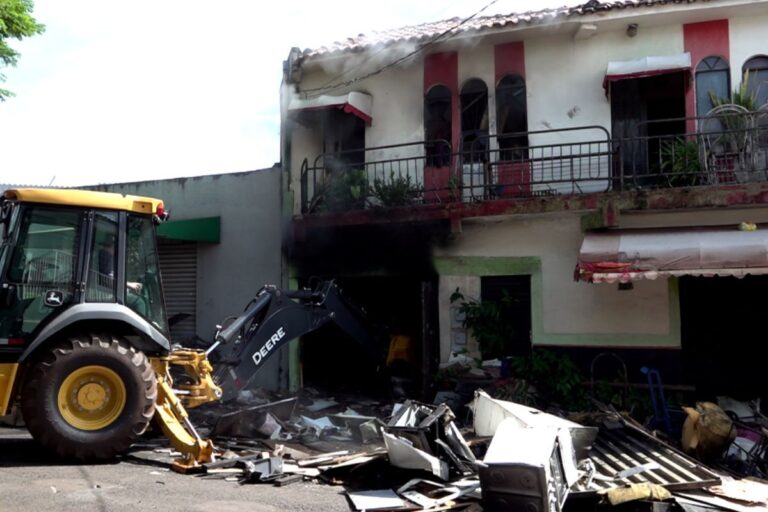 Mulher de 75 anos morre em incêndio ao ficar encurralada em sobrado no Paraná