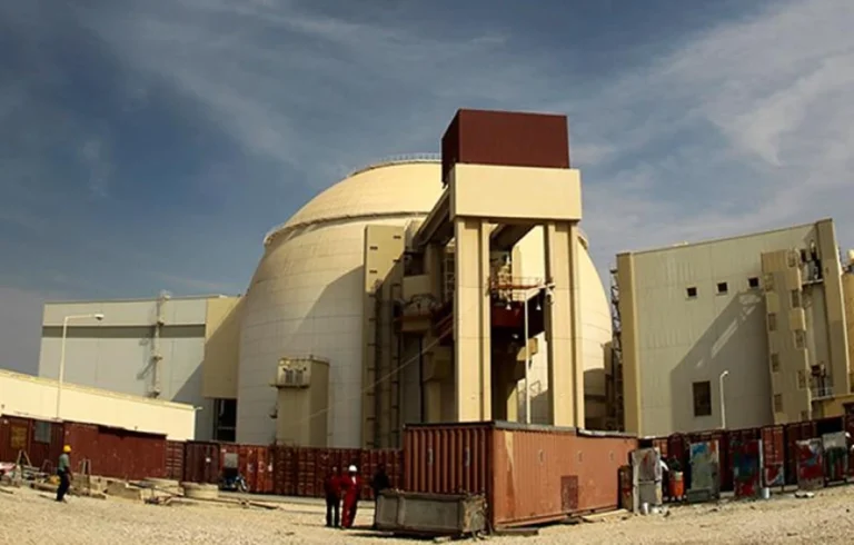 Irã busca acelerar retomada da usina nuclear de Bushehr com Rússia