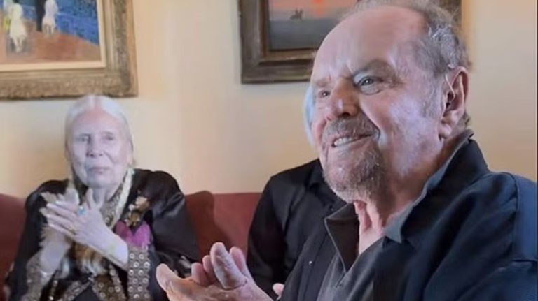 Jack Nicholson celebra 89 anos em foto rara ao lado de Joni Mitchell
