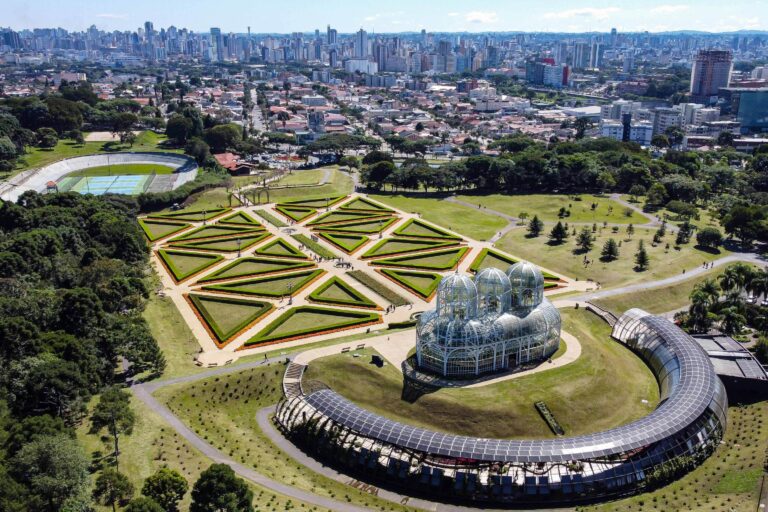Confira o funcionamento de serviços públicos em Curitiba no feriado de Tiradentes