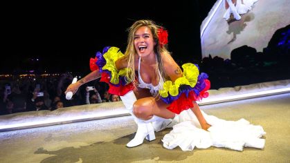 Karol G investe três vezes mais que cachê no show do Coachella