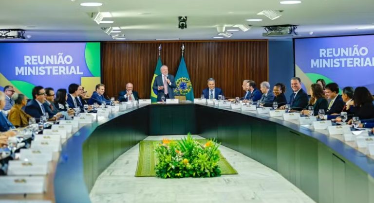 Presidente Lula renova equipe ministerial com até 17 trocas e aposta em técnicos