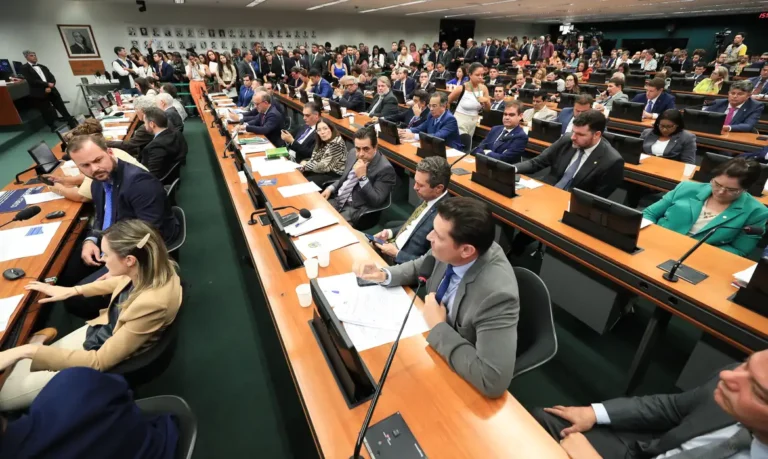 ccj da câmara retoma análise da redução da jornada e fim da escala 6x1