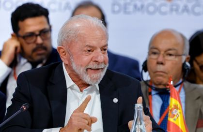 Lula retoma agenda no Brasil com tensão diplomática envolvendo os EUA