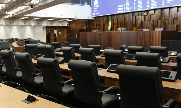 Proposições legislativas sobre IA intensificam controle e vigilância no Brasil