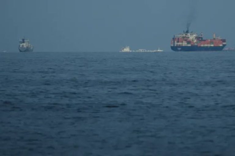 Lanchas do Irã atacam petroleiro no Estreito de Ormuz em novo episódio tenso