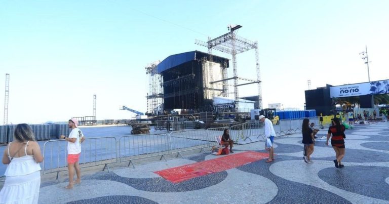 Shakira inaugura palco recorde para show em Copacabana no Rio