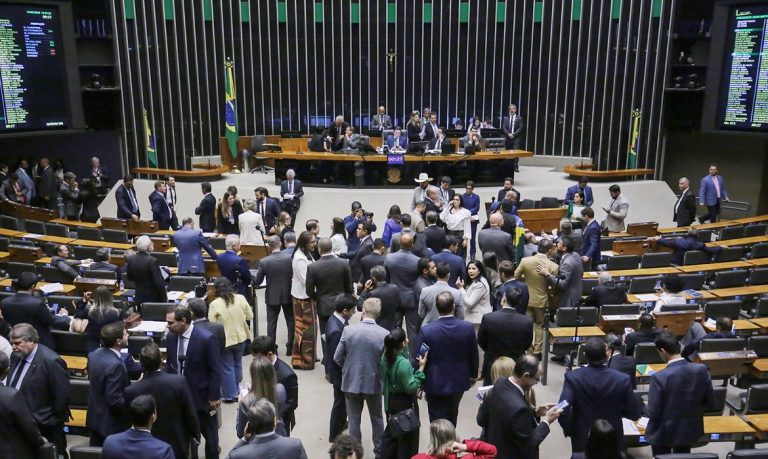 Câmara aprova novas regras para seguro-defeso visando evitar fraudes